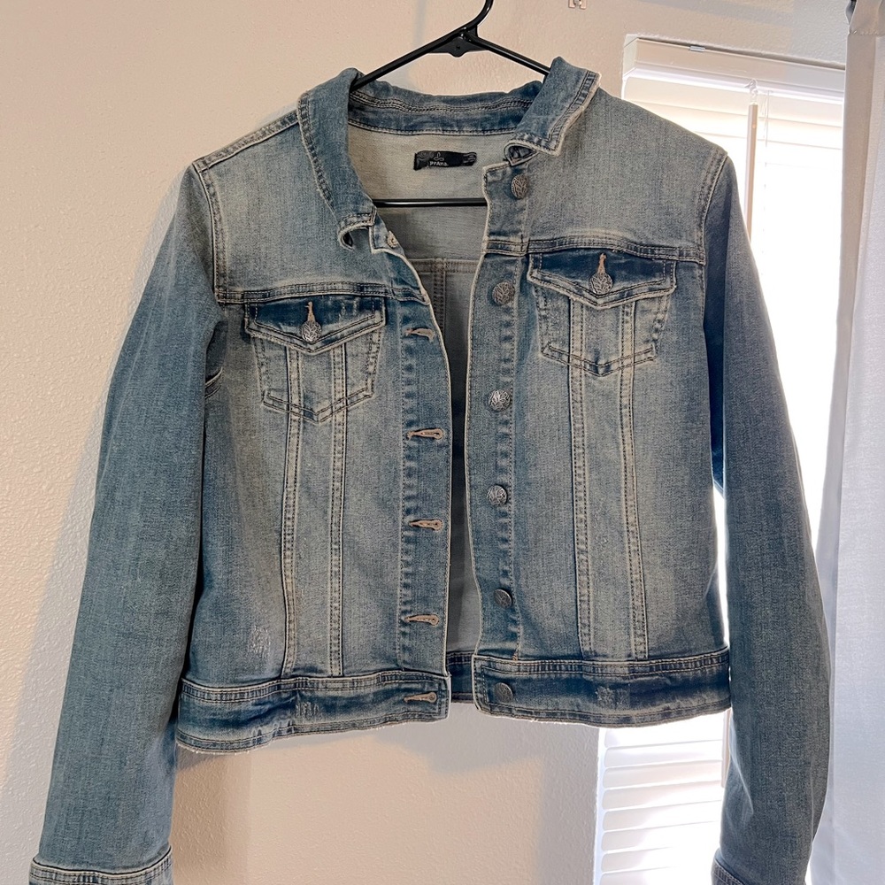 PRANA | Distressed jean jacket with cute button detail - size Medium